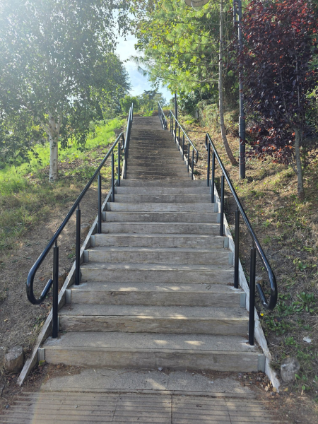 Steps leading to Cobb Road
